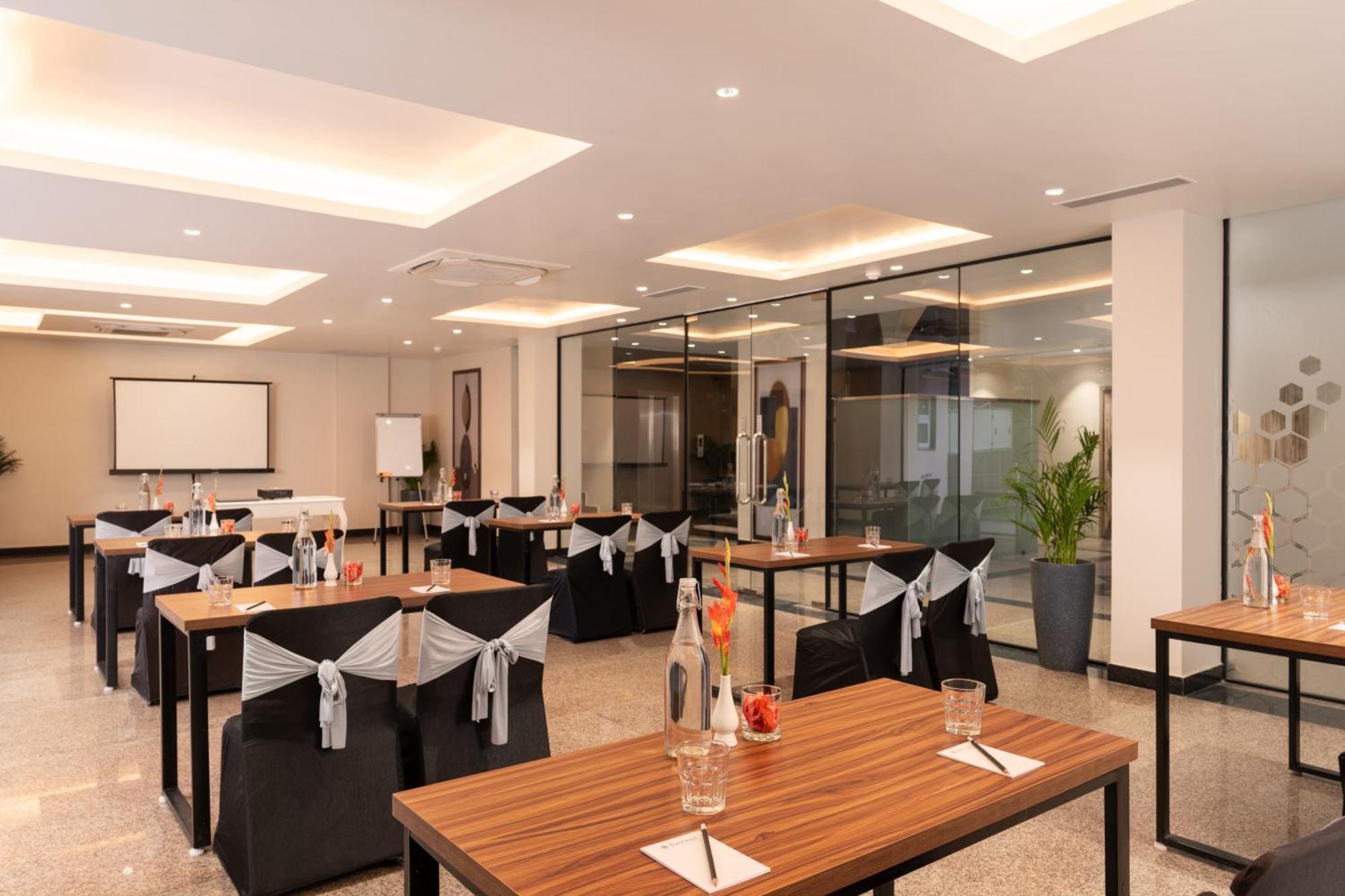 Foxtrail, Sector 42 - Am Hotel Kollection Gurgaon Exterior photo